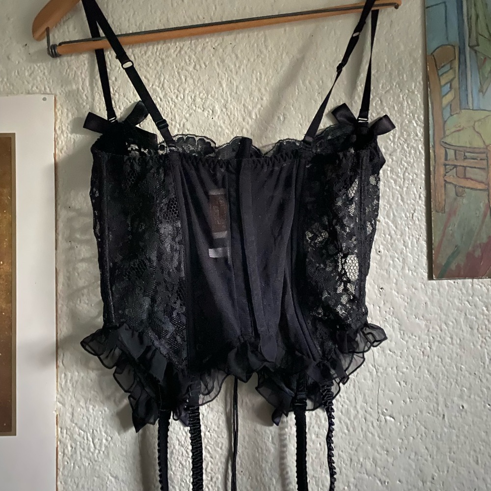 The Vintage Victoria’s Secret Lace Corset - Picture 5 of 12